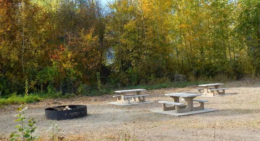 ferry landing picnic table2
